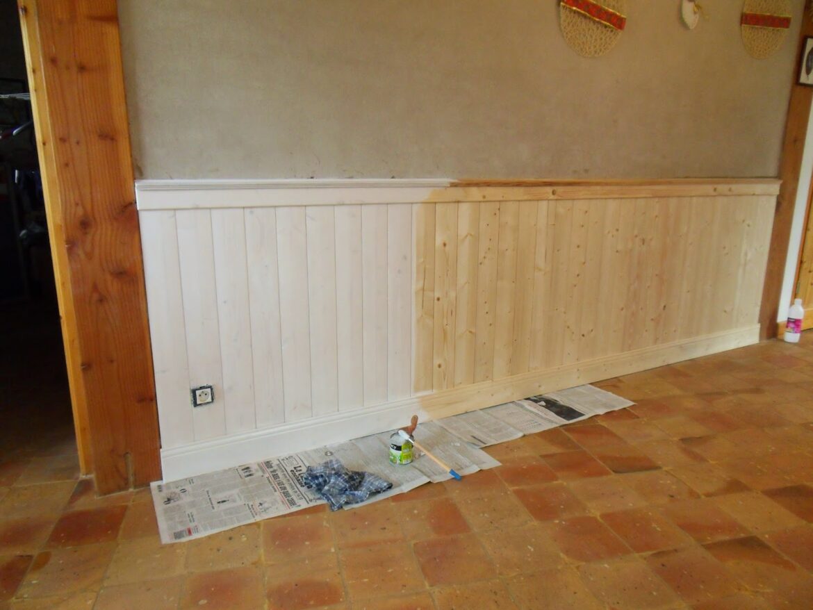 Comment cacher un mur en lambris ?