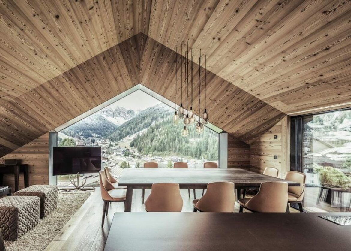 Comment couvrir un mur de bois ?