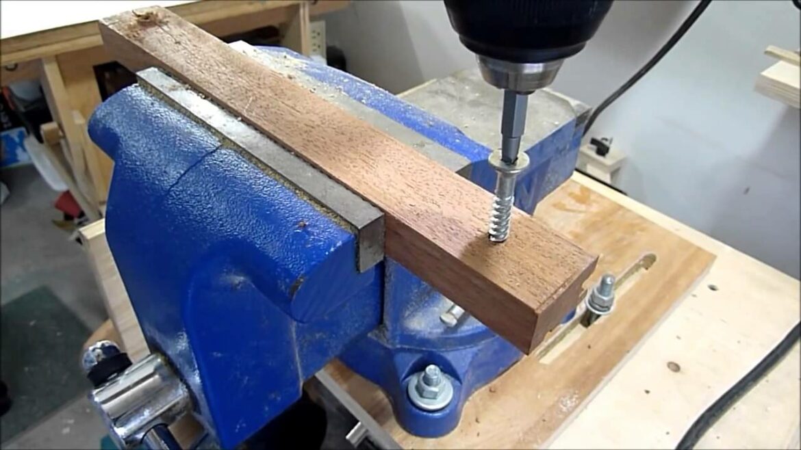 Comment faire tenir une vis dans du bois ?