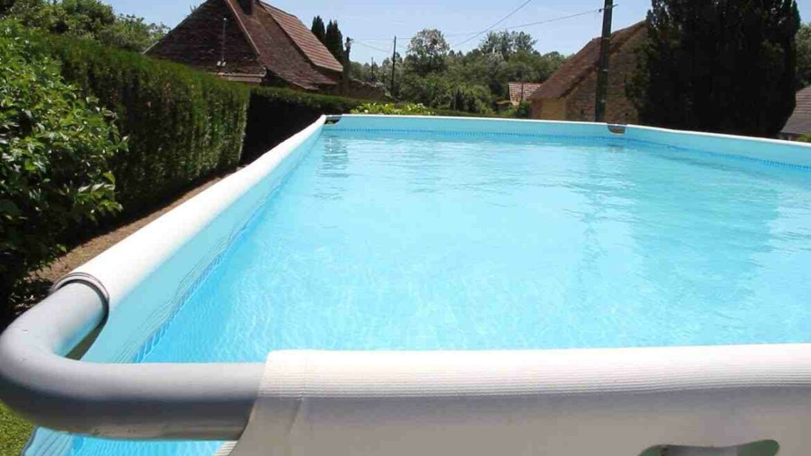 Comment faire un traitement choc pour piscine au sel ?