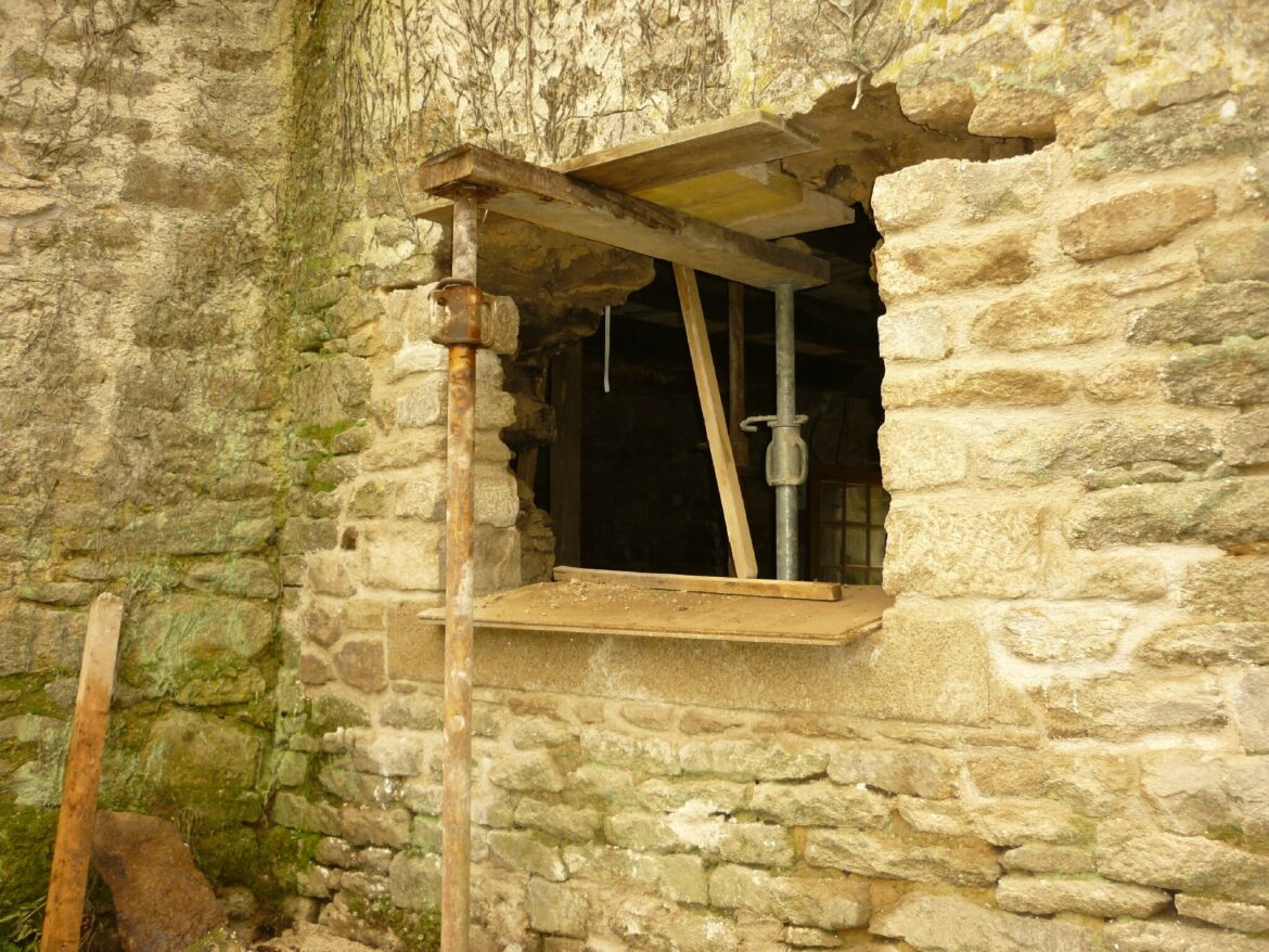 Comment faire une ouverture dans un mur en pierre pour une fenêtre ?