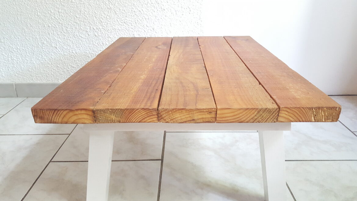 Comment faire une table avec des planches ?