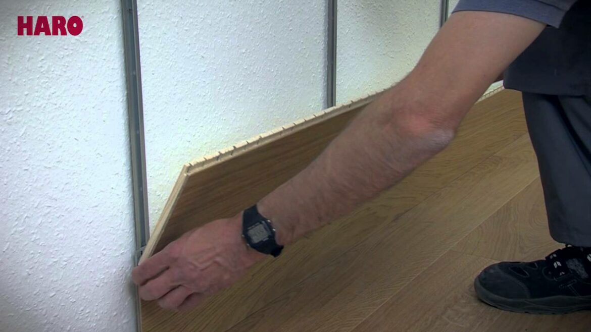 Comment fixer du parquet flottant au mur ?