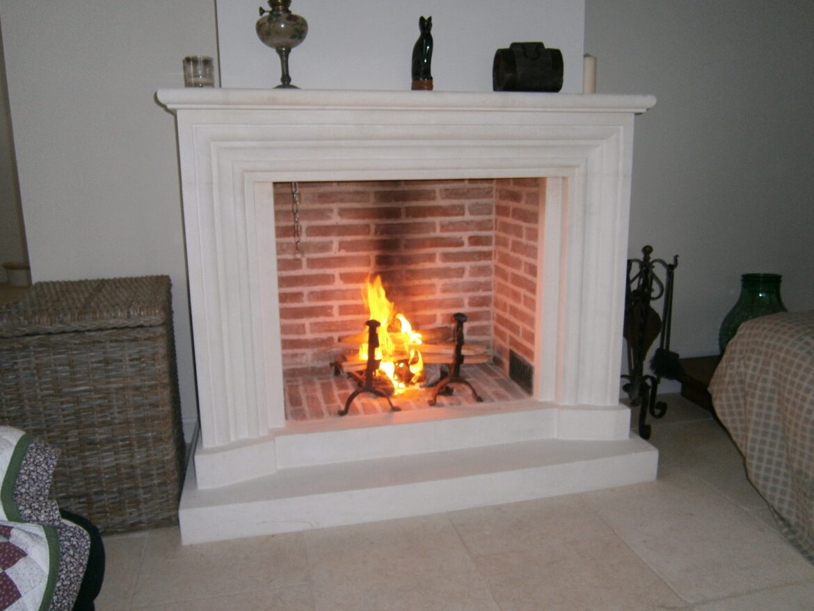 Comment fonctionne une cheminée à foyer fermé ?