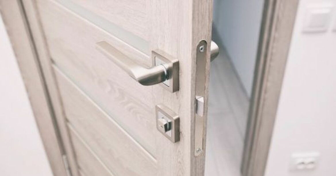 Comment inverser une porte intérieur ?