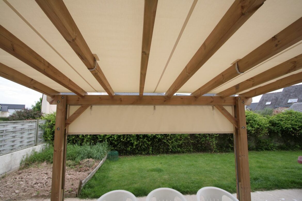 Comment mettre une bâche sur un toit ?