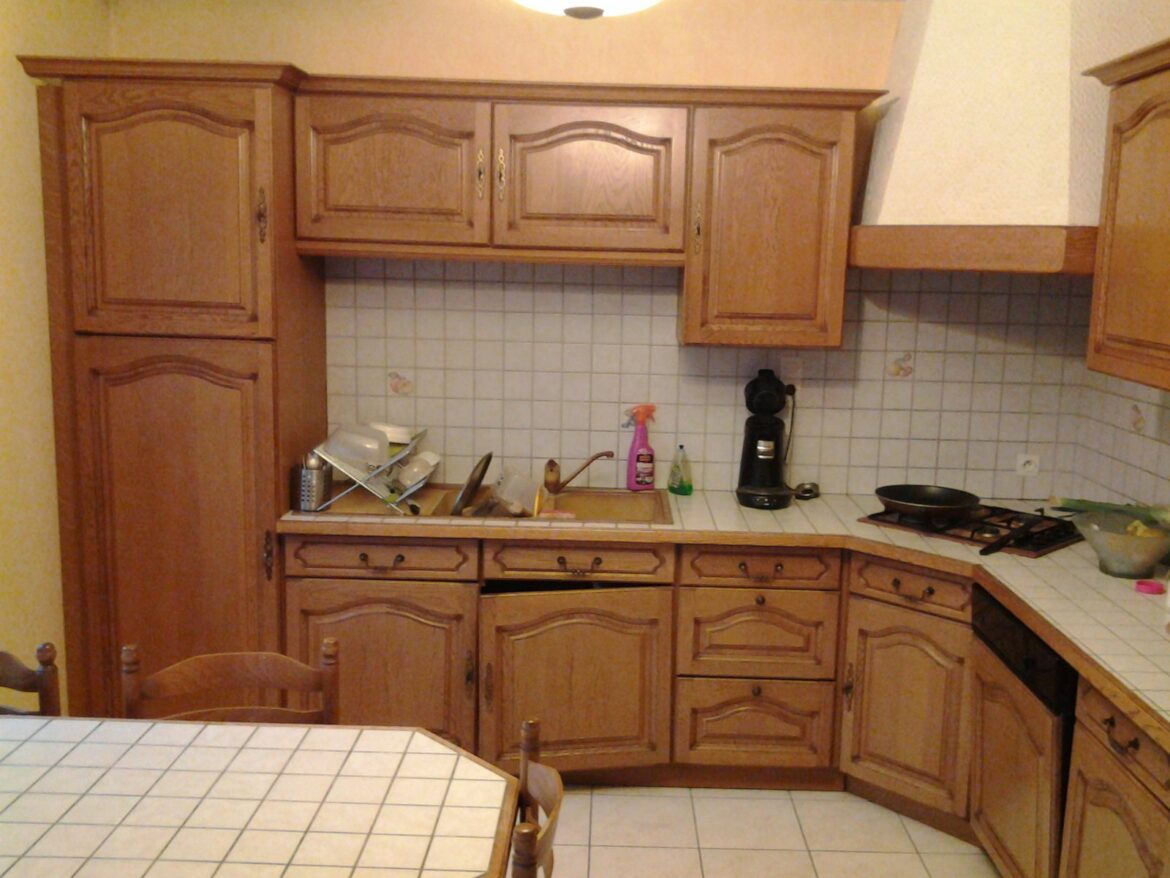 Comment nettoyer les portes des placards de la cuisine ?