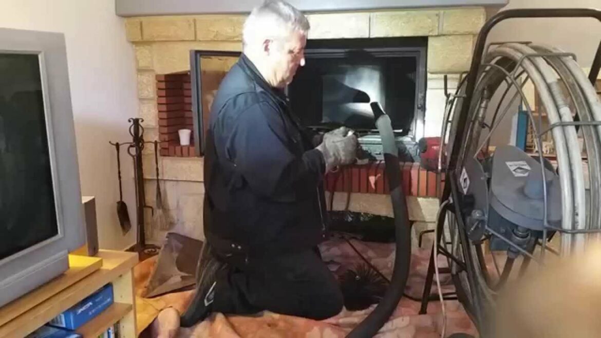 Comment ramoner un conduit de cheminée par le bas ?