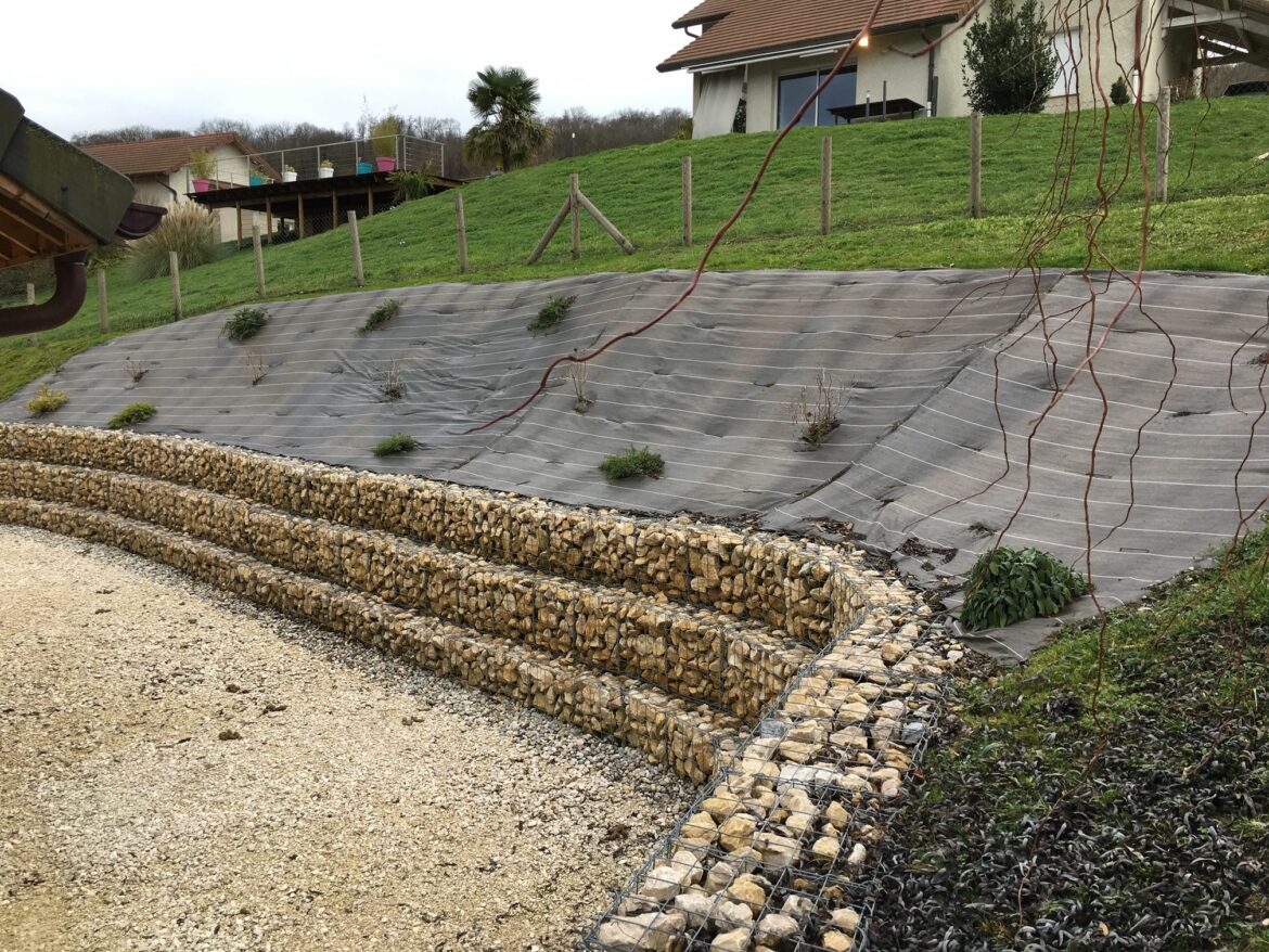 Comment stabiliser un talus de terre ?