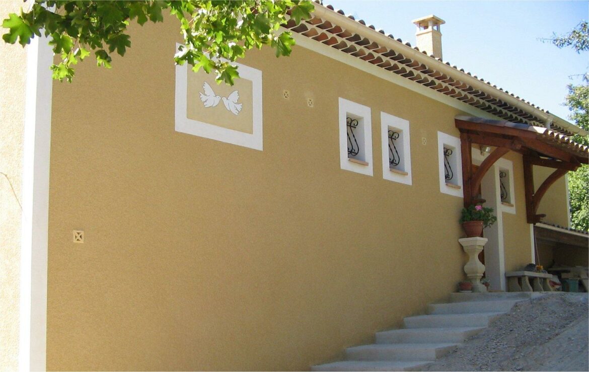 Quelle peinture pour façade en crépi ?