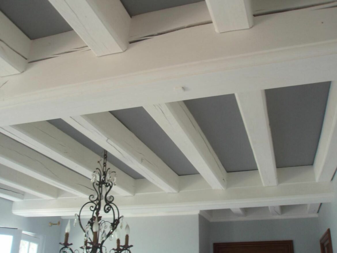Quelle peinture pour peindre un plafond en bois ?