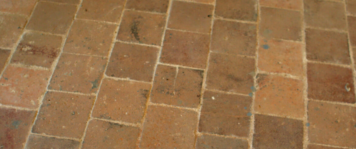 Comment Decaper un sol en terre cuite ?