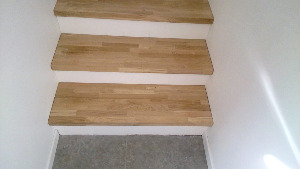 Comment agrandir les marches d'un escalier en bois ?