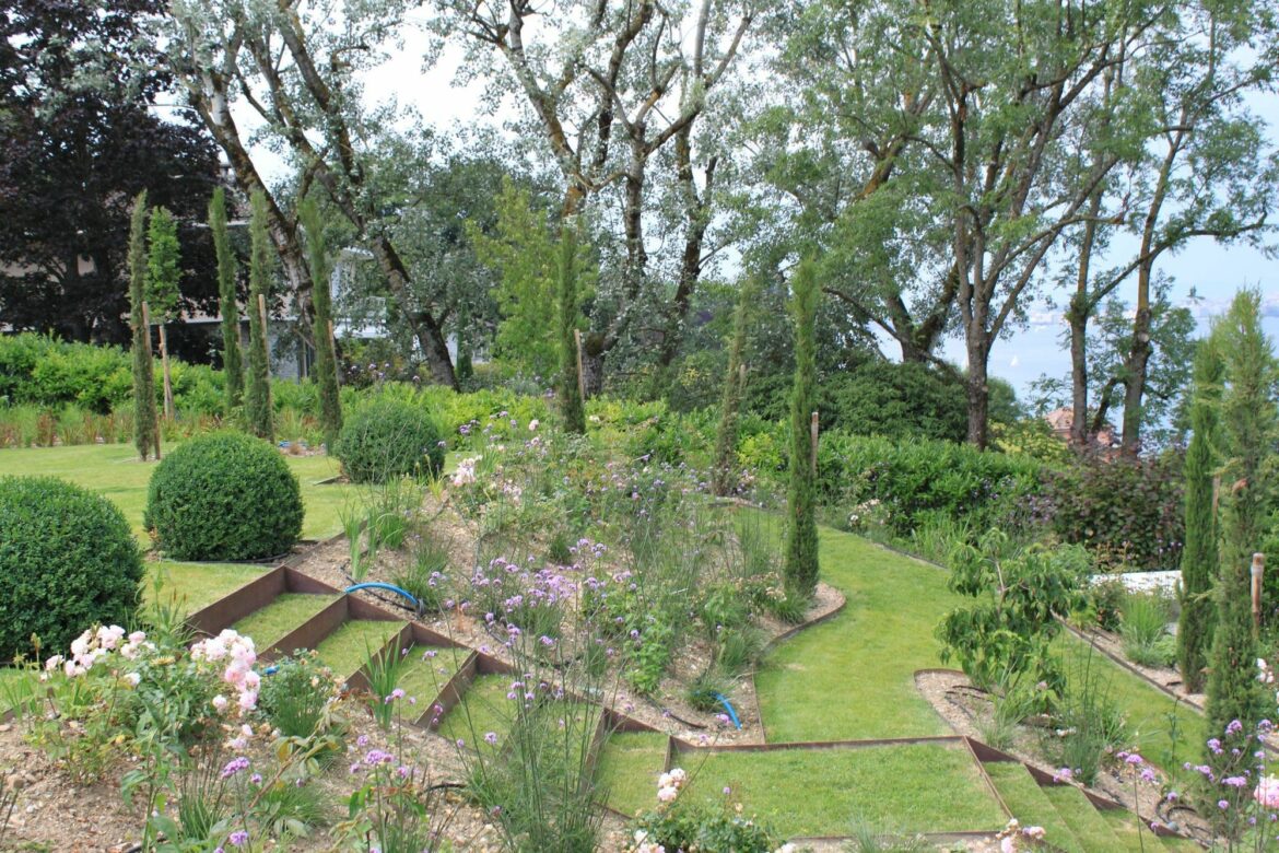 Comment aménager un terrain très en pente ?