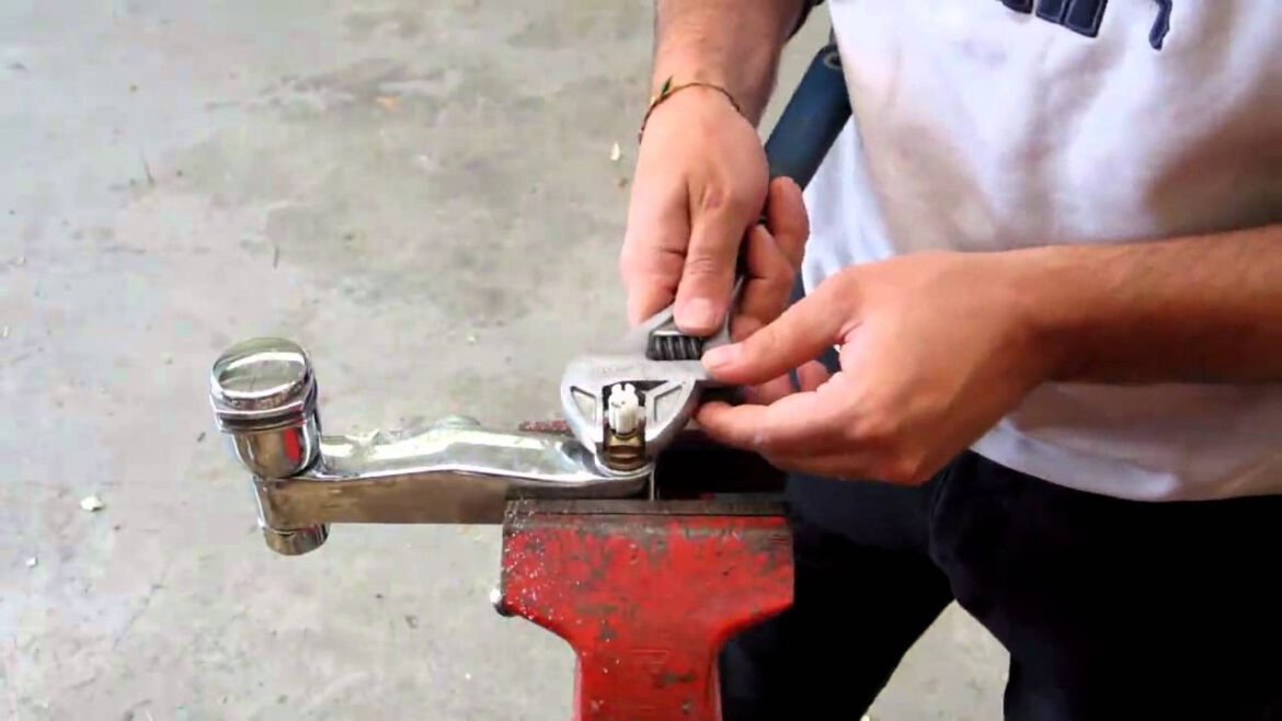 Comment demonter une tête de robinet sans vis ?