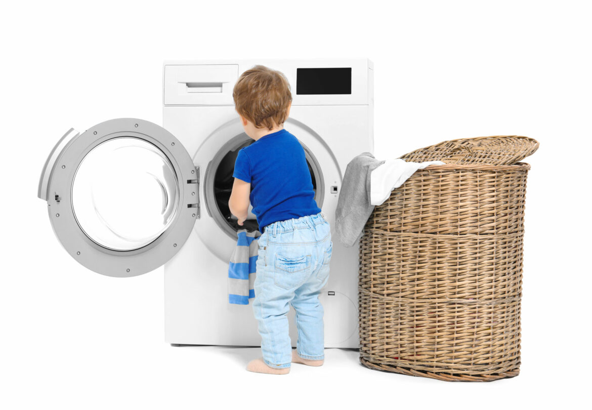 Comment enlever les taches jaunes sur les vêtements de bébé ?