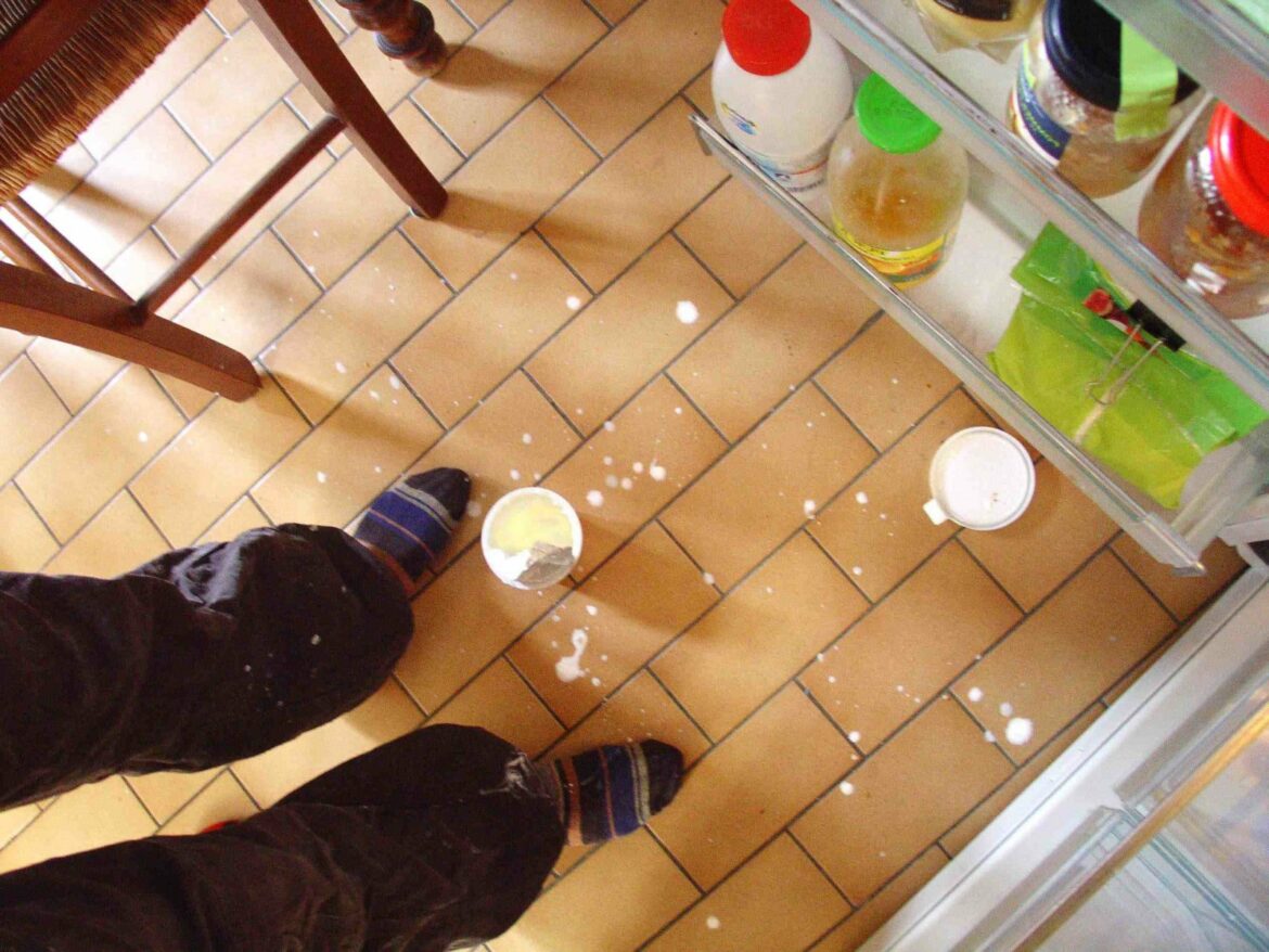 Comment eviter les traces sur le carrelage gris ?