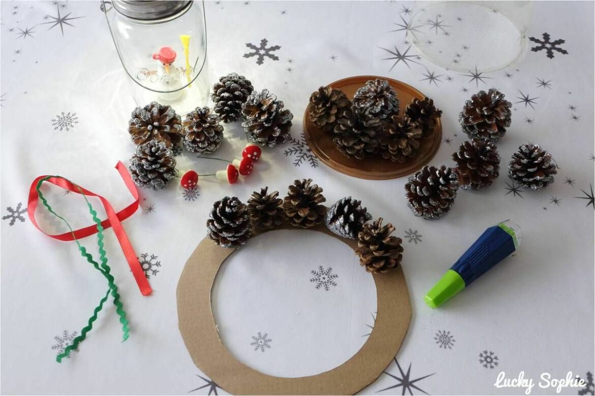 Comment faire tenir des pommes de pin sur une couronne ?