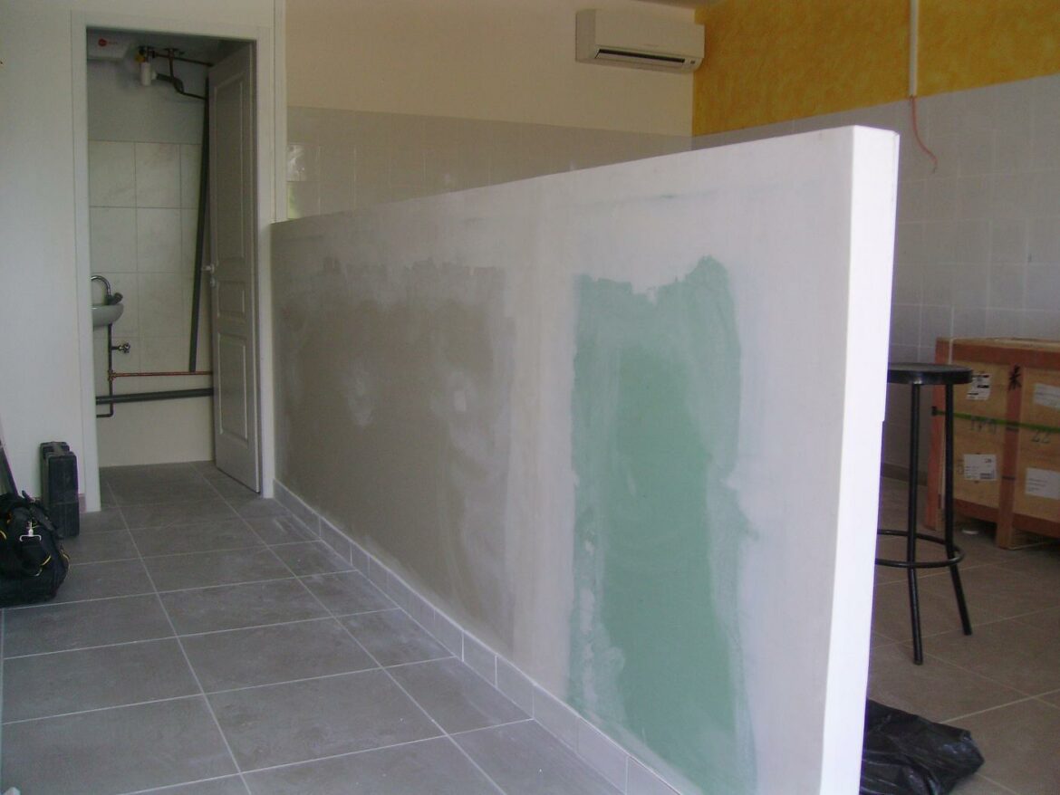 Comment faire tenir une Demi-cloison ?