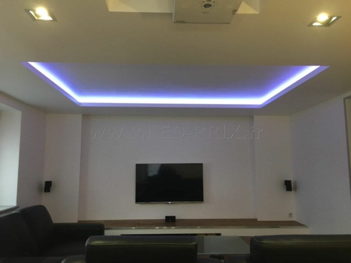 Comment faire tenir une guirlande LED au plafond ?