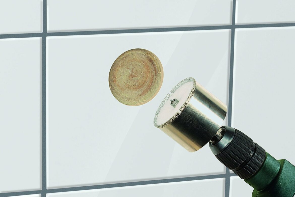 Comment faire un trou dans du carrelage au sol ?