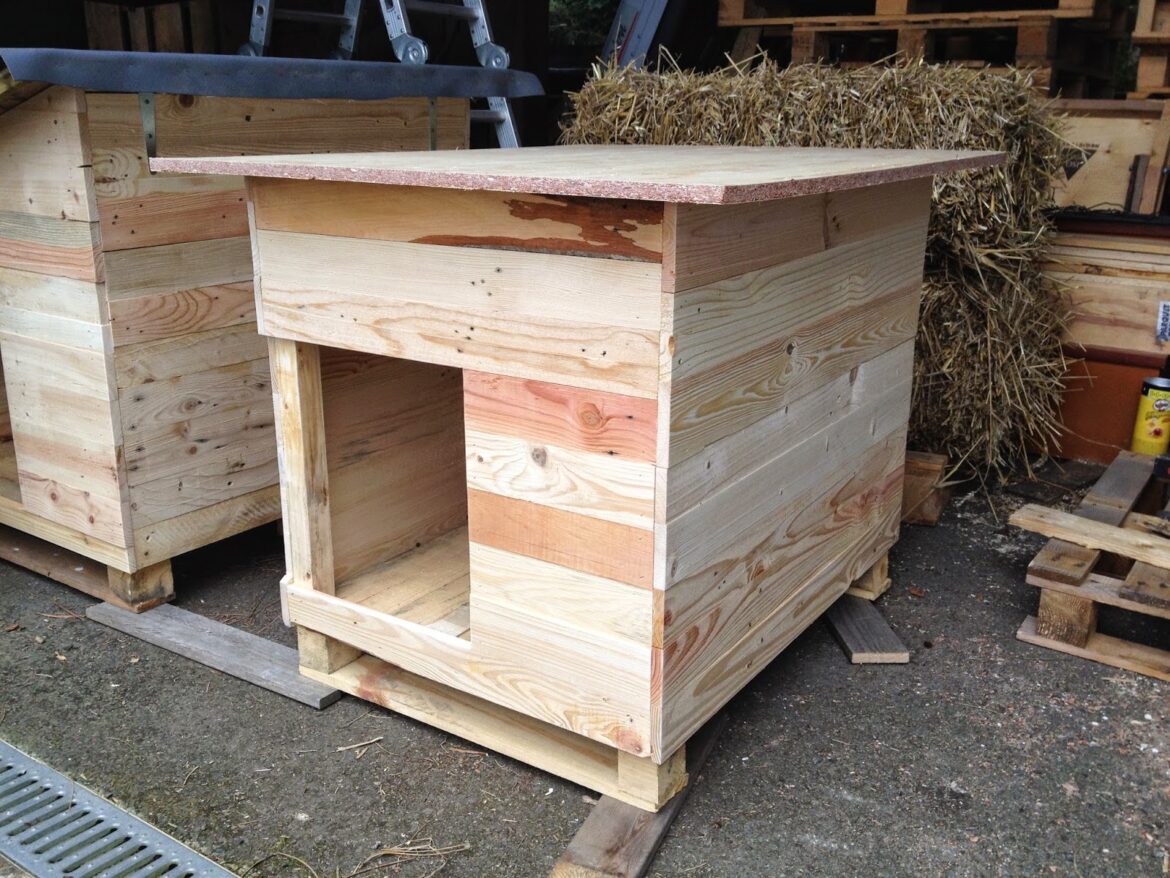 Comment faire une niche à chien avec des palettes ?