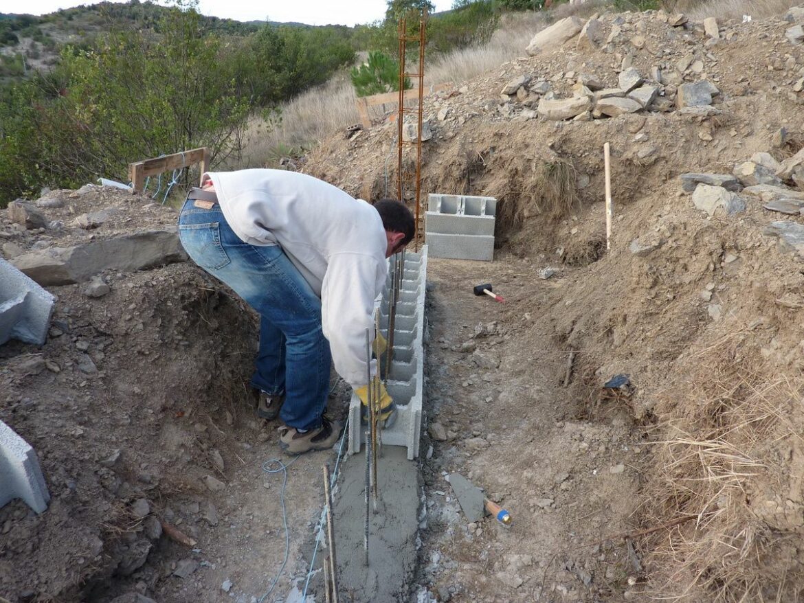 Comment ferrailler un mur en bloc à bancher ?