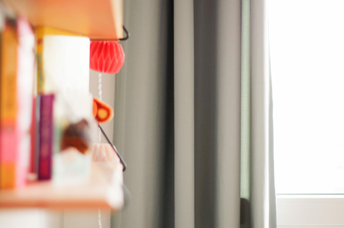 Comment fixer des œillets sur des rideaux ?