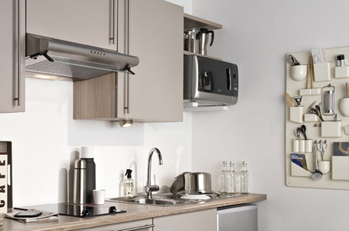 Comment fixer un Micro-onde en hauteur ?