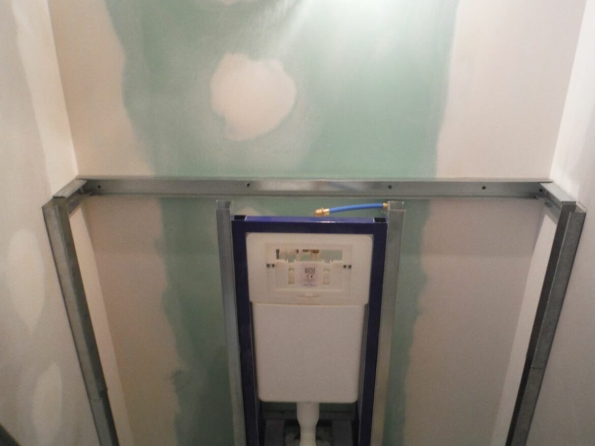 Comment habiller habillage WC suspendu ?