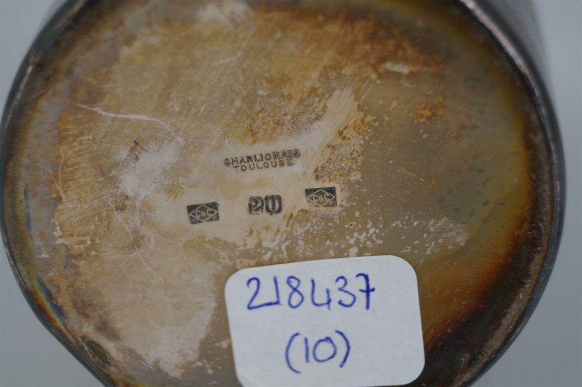 Comment nettoyer du métal argenté oxyde ?