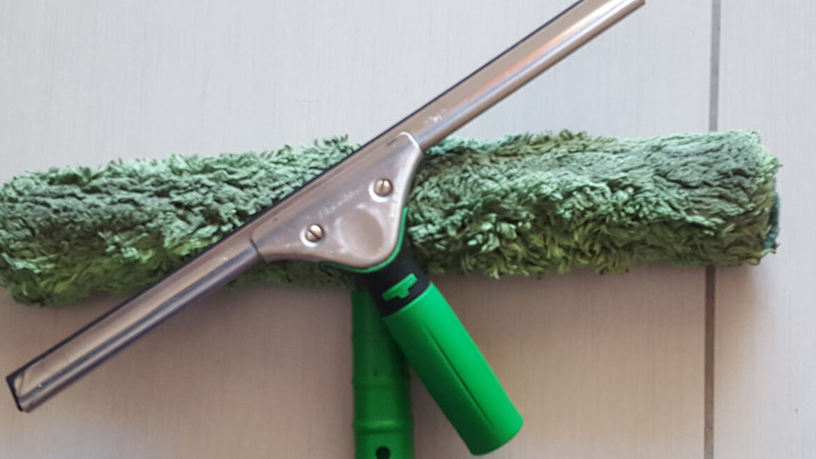 Comment nettoyer les vitres avec une raclette ?