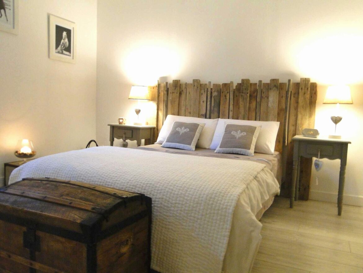 Comment peindre une tête de lit en bois ?