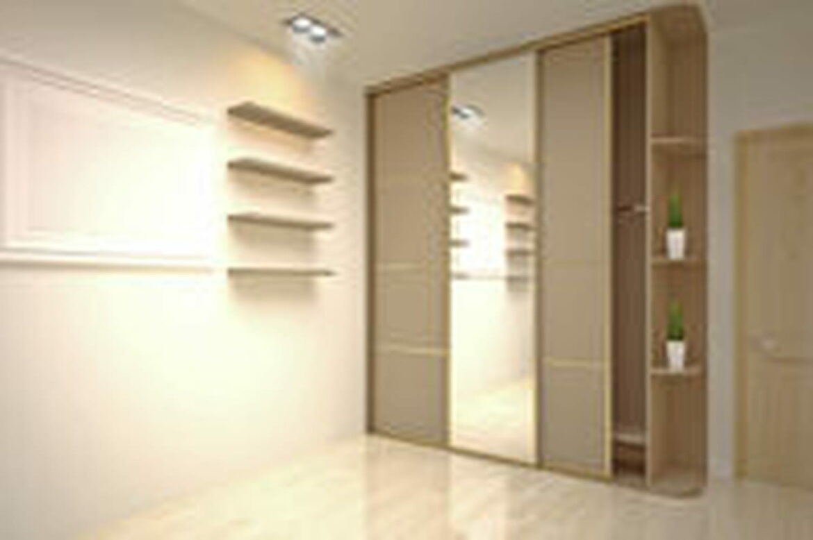 Comment sortir une porte de placard coulissante ?