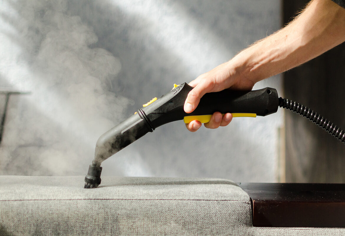 Comment utiliser nettoyeur vapeur sur canapé ?