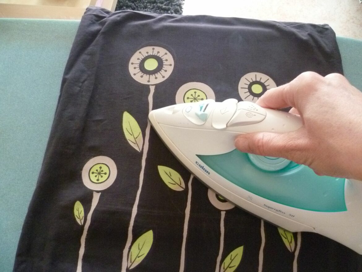 Est-ce que la peinture acrylique tient sur du tissu ?