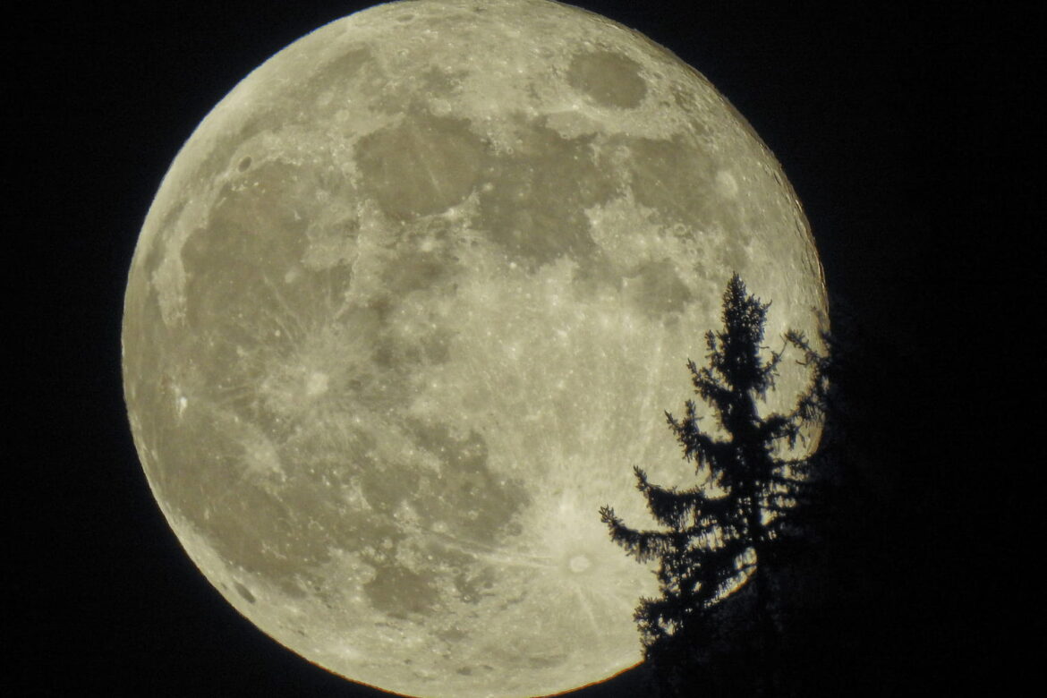 Quand est la prochaine lune rousse en 2021 ?