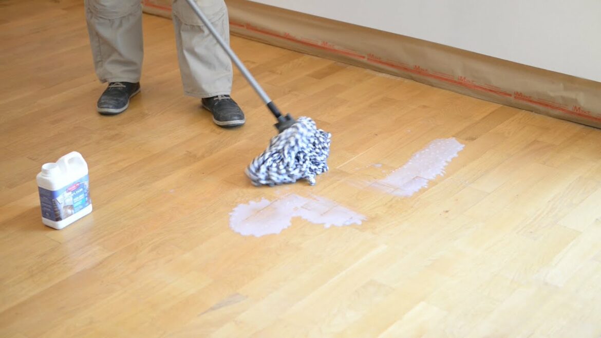 Quel produit pour laver un parquet vitrifié ?