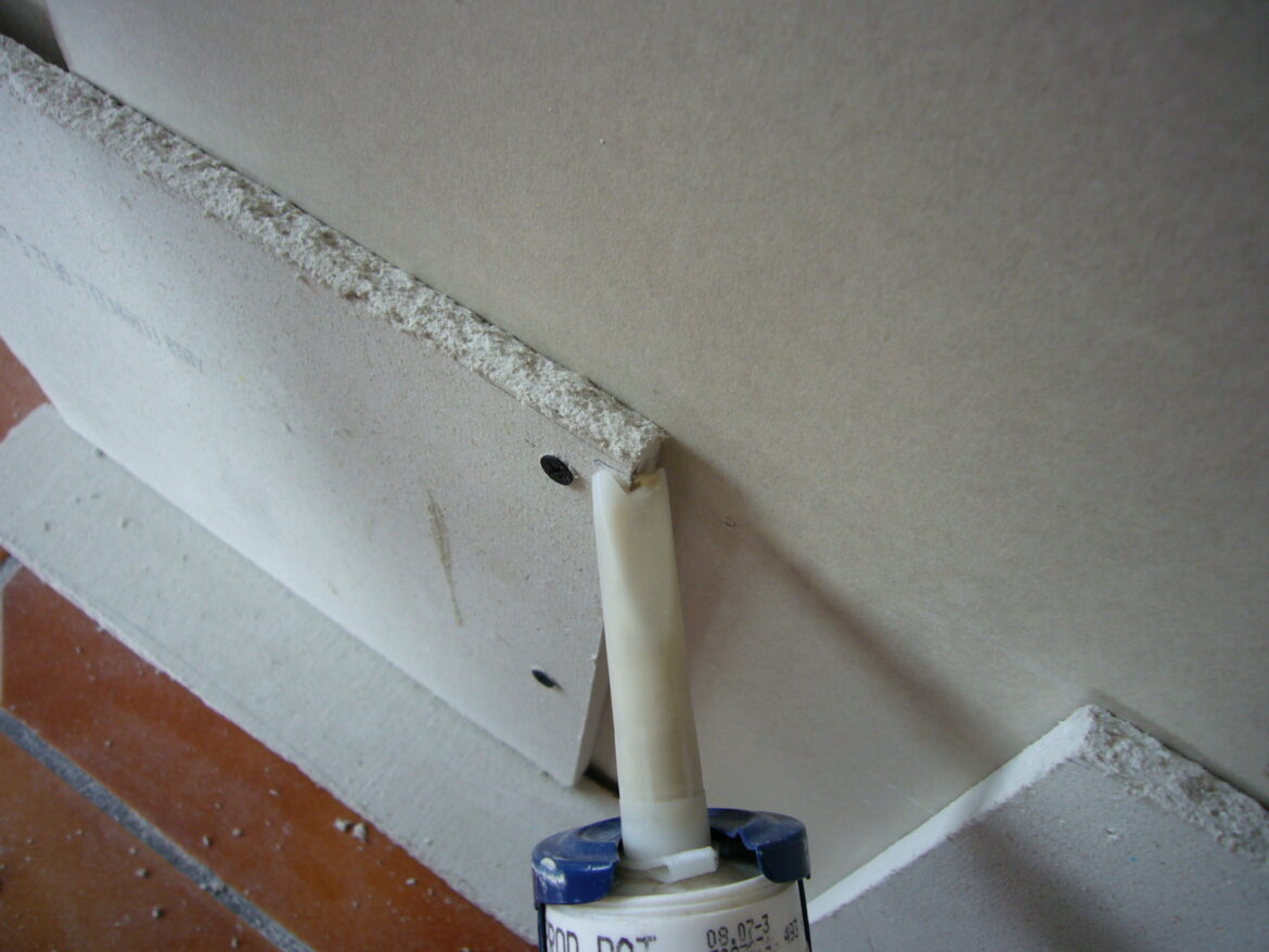 Quelle colle pour coller du placo ?