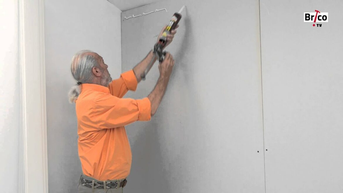 Quelle colle pour dalle murale PVC ?