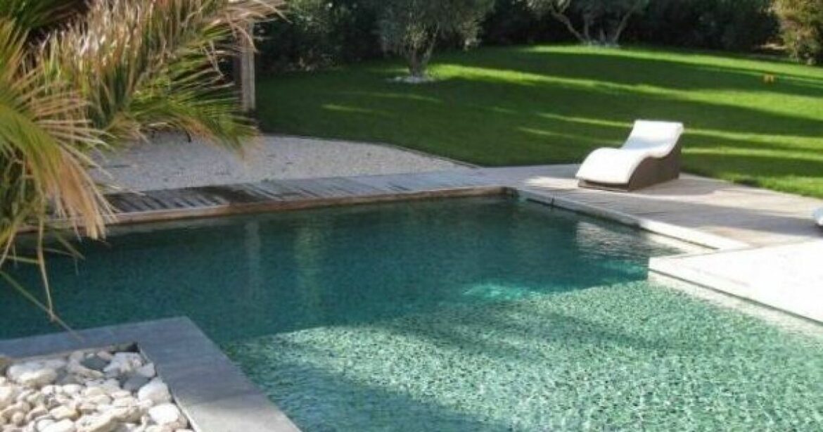 Quelle est la plus belle couleur pour une piscine ?