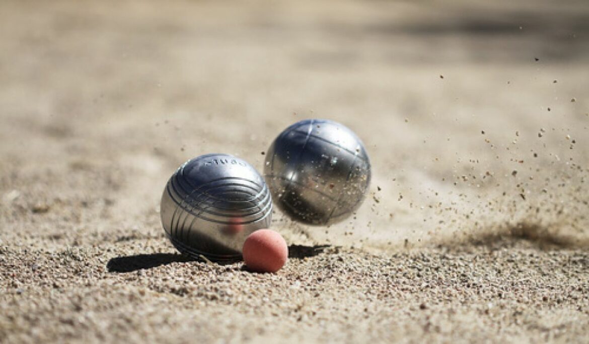 Qui y A-t-il dans une boule de pétanque ?