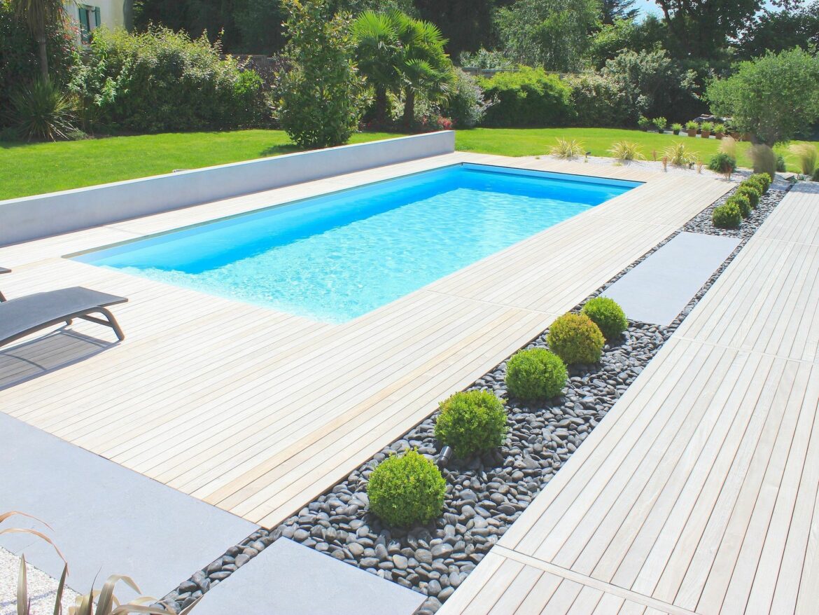 Comment faire une plage autour d'une piscine ?
