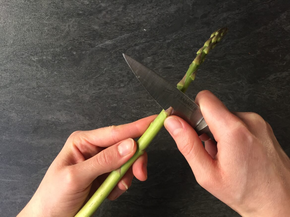 Est-ce que la tête de l'asperge se mange ?